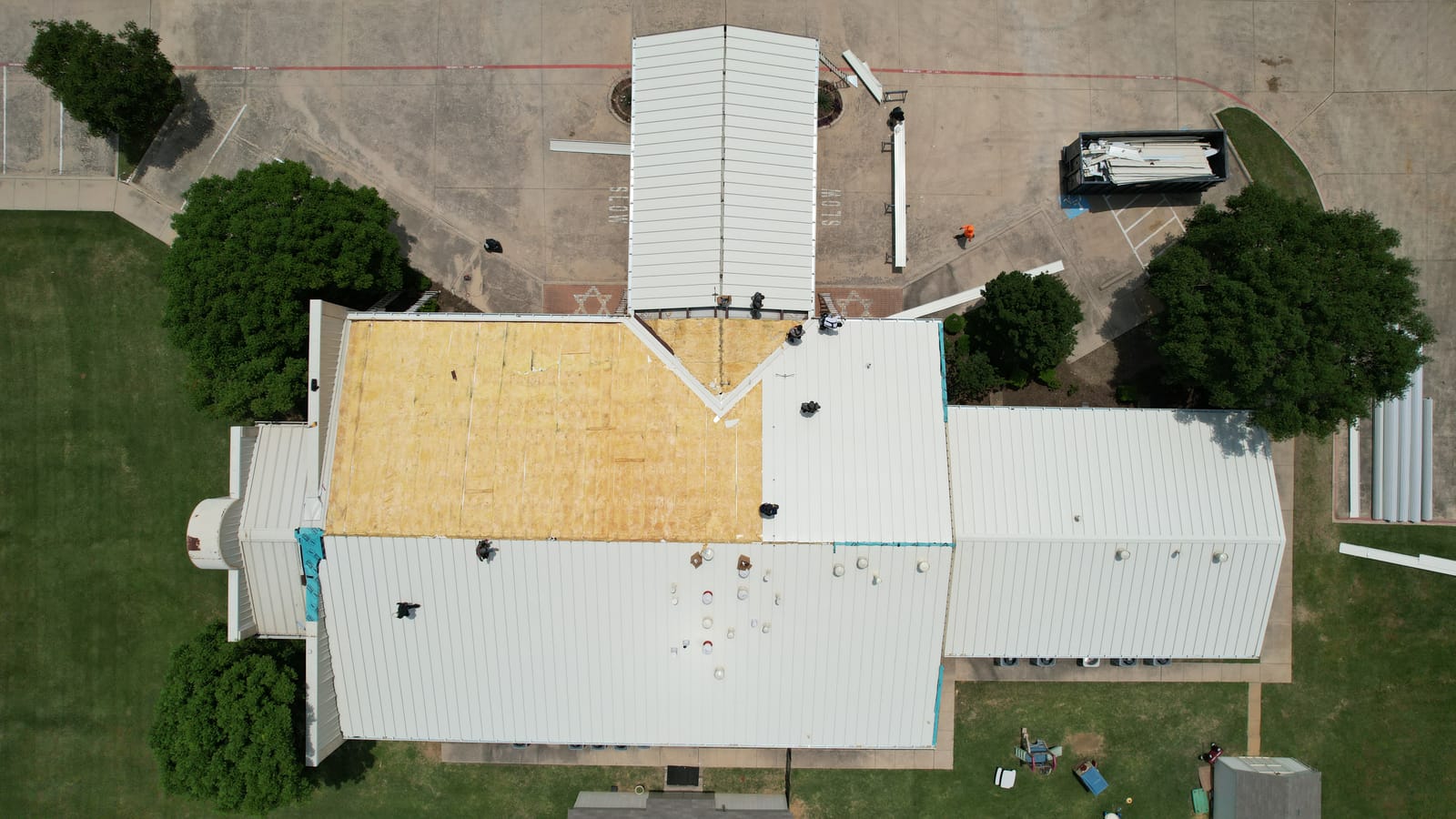 Completed commercial roofing project by Select Roofing